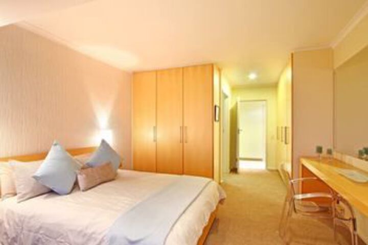 Room 6 of 7