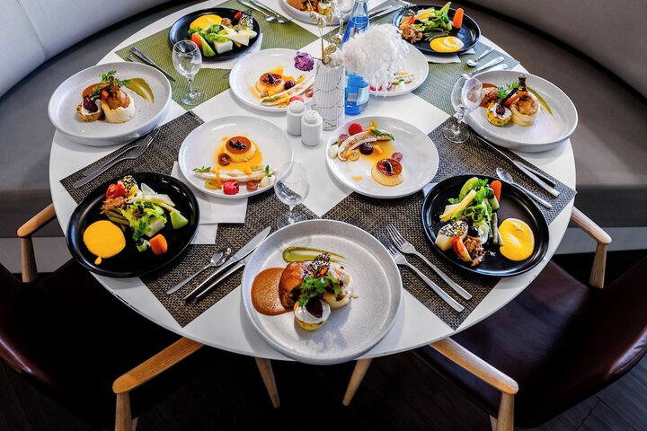 Dining 23 of 49