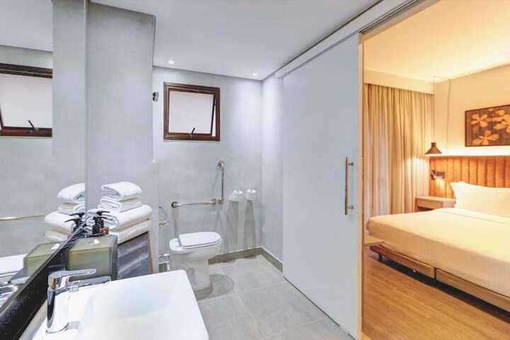 Room 72 of 108