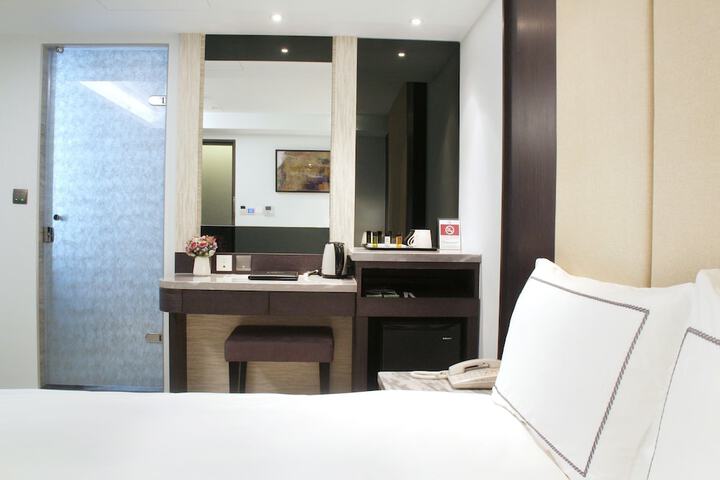 Room 5 of 44