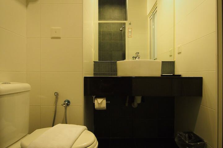 Room 16 of 38