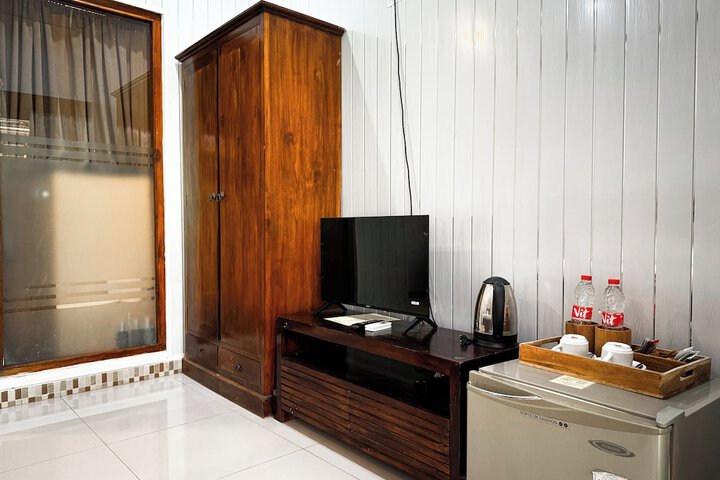 Room 2 of 16