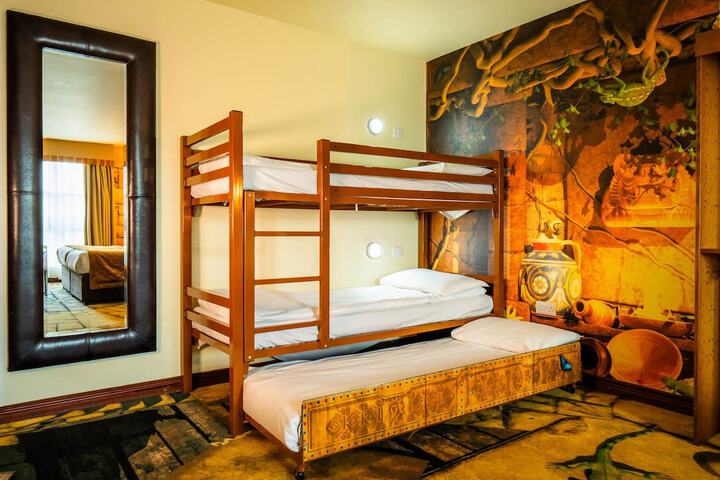 Room 33 of 78