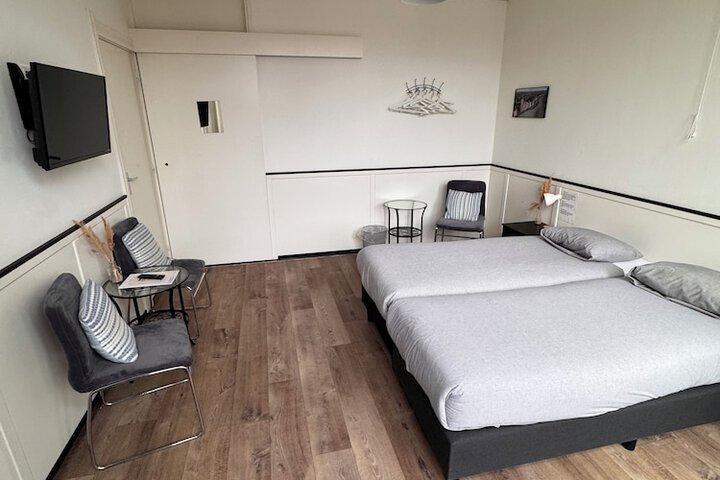 Room 18 of 38