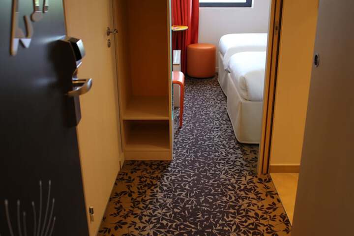 Room 11 of 78
