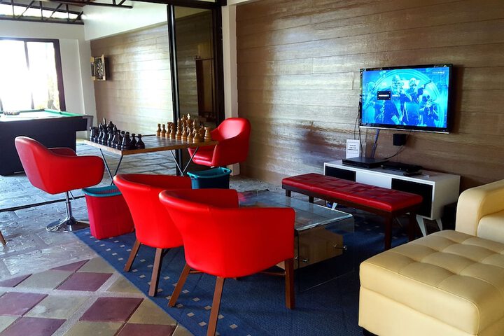 Lobby lounge