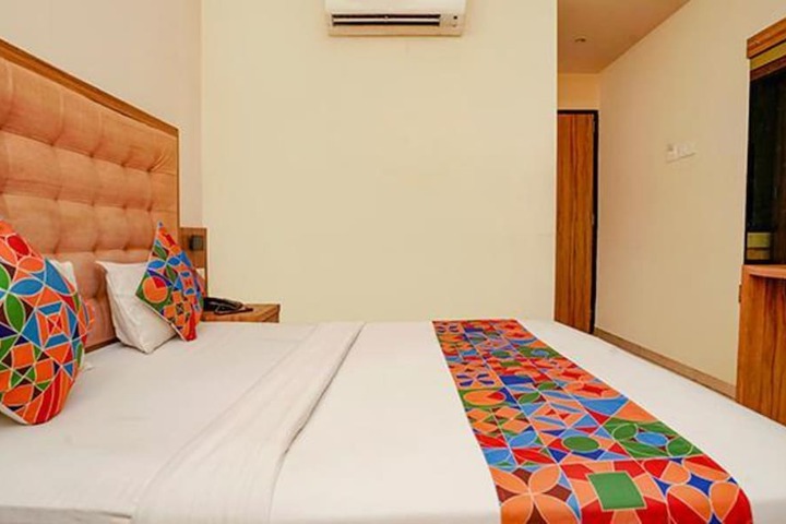 Room 13 of 27