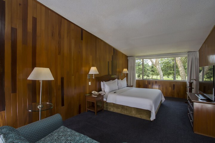 Room 13 of 40