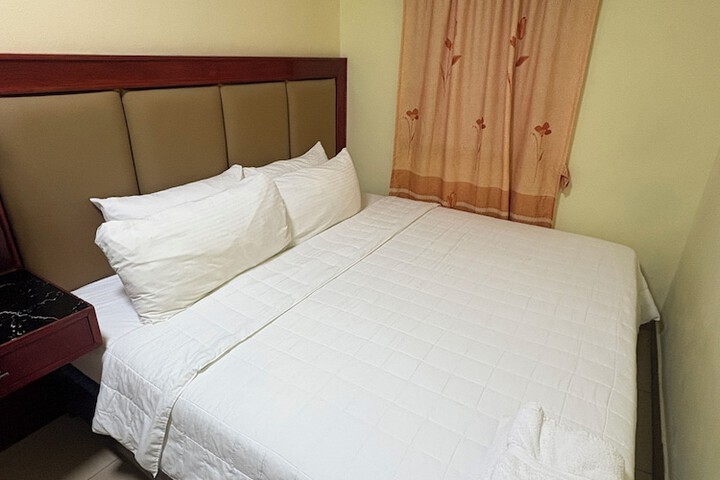 Room 9 of 31