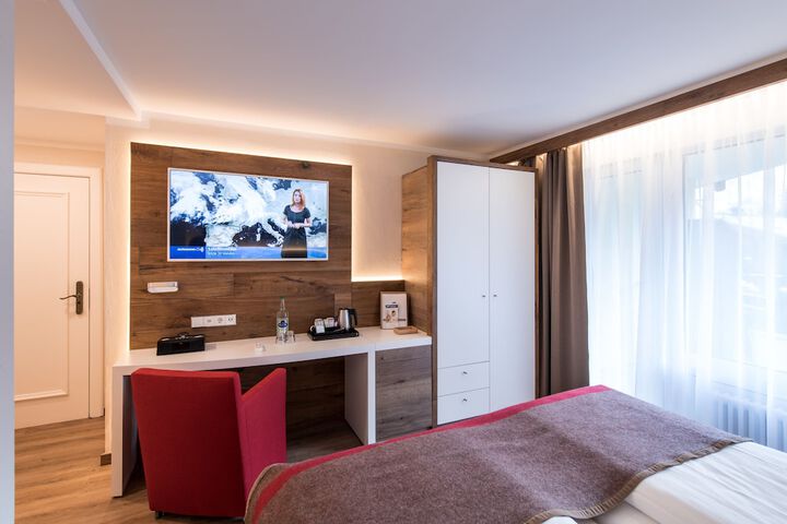 Room 3 of 47