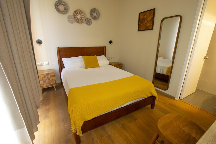 Room 4 of 77