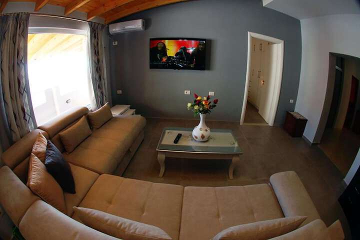 Room 22 of 120