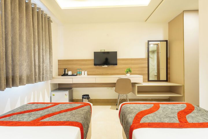 Room 6 of 30