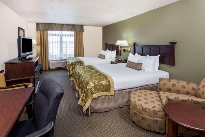 2 Queen Beds (7 of 13)