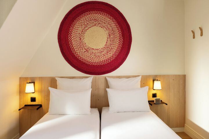Room 17 of 28