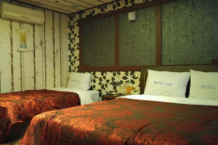 Room 8 of 13