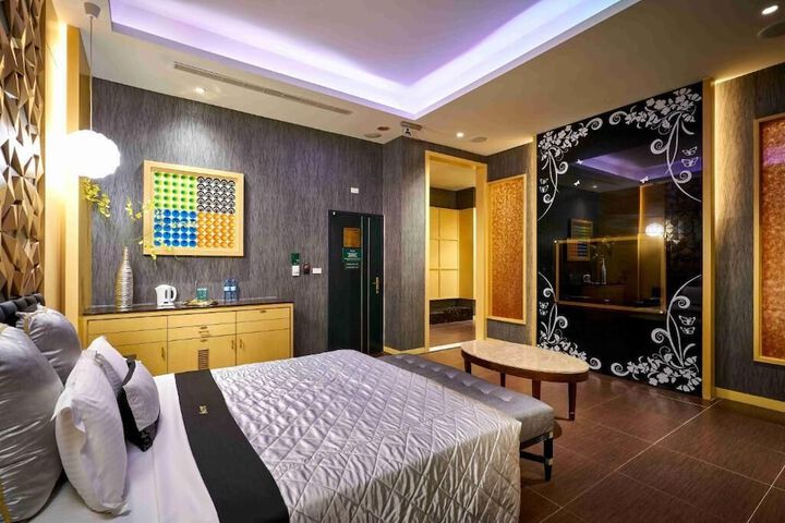 Room 7 of 34