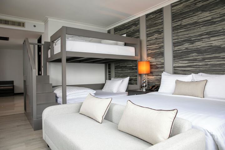 Room 16 of 77