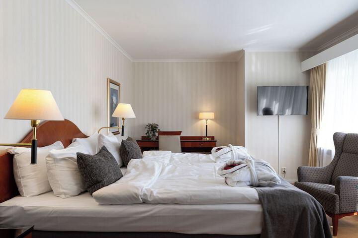 Room 44 of 114