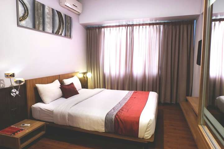 Room 33 of 61
