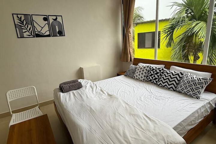 Room 5 of 11