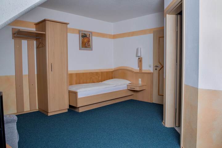 Room 25 of 64