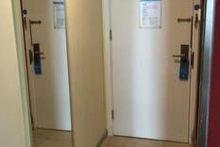 Room 12 of 26