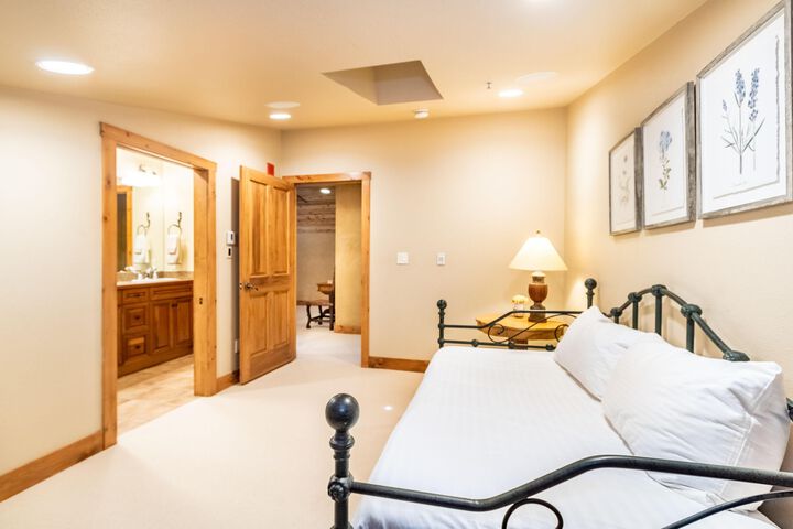 Room 106 of 130