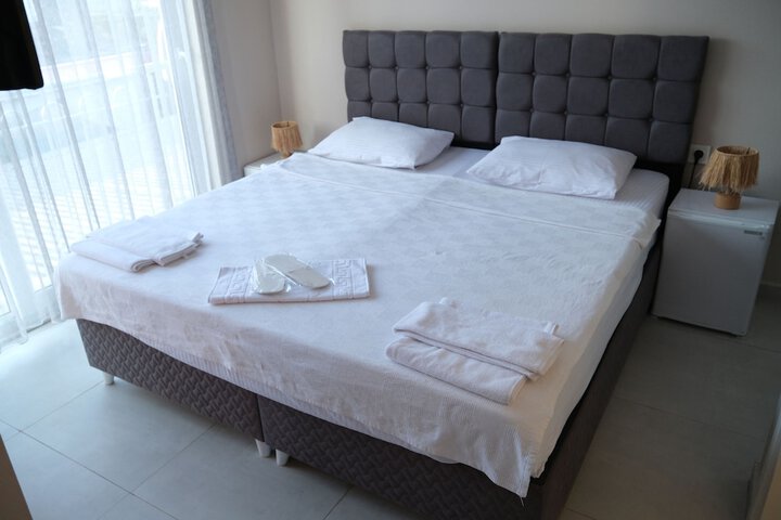 Room 4 of 12