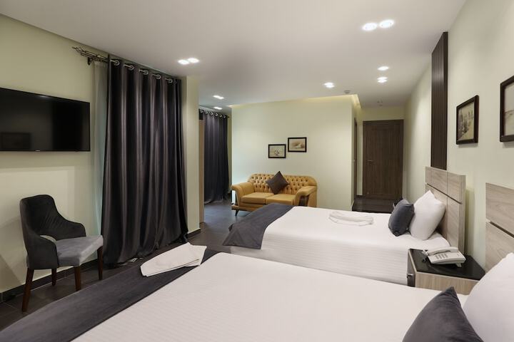 Room 13 of 16