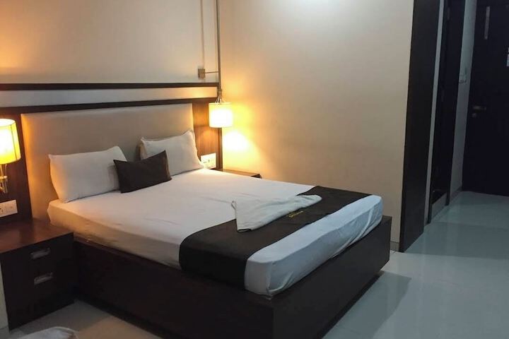 Room 4 of 12