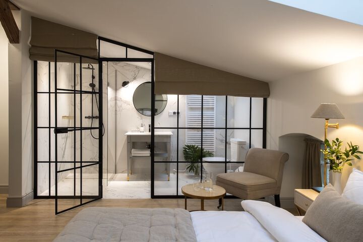 Room 4 of 95