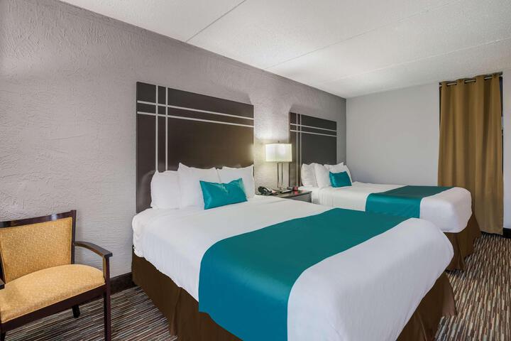 1 Queen Bed Mobility Accessible Communication Assistance Bathtub Full Breakfast (12 of 17)