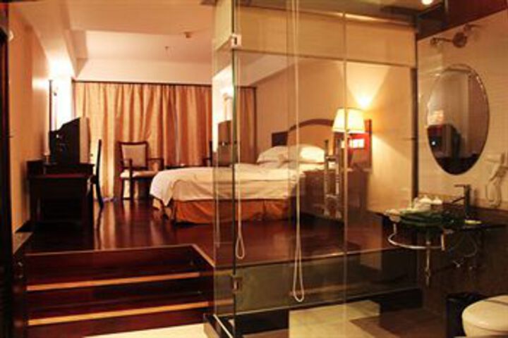 Room 7 of 27