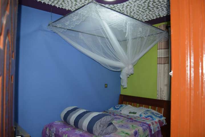 Room 6 of 13