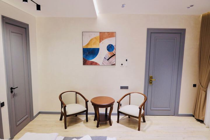 Room 5 of 87