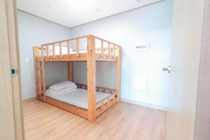 Room 14 of 80