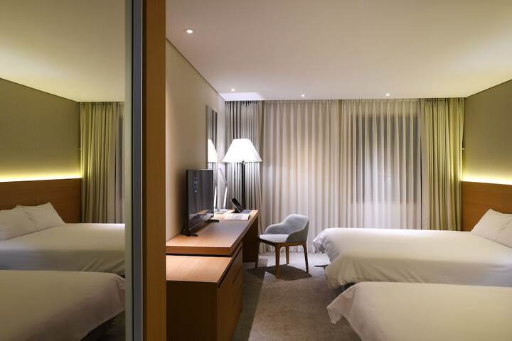 Room 12 of 69