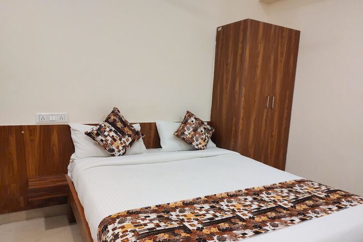 Room 16 of 66