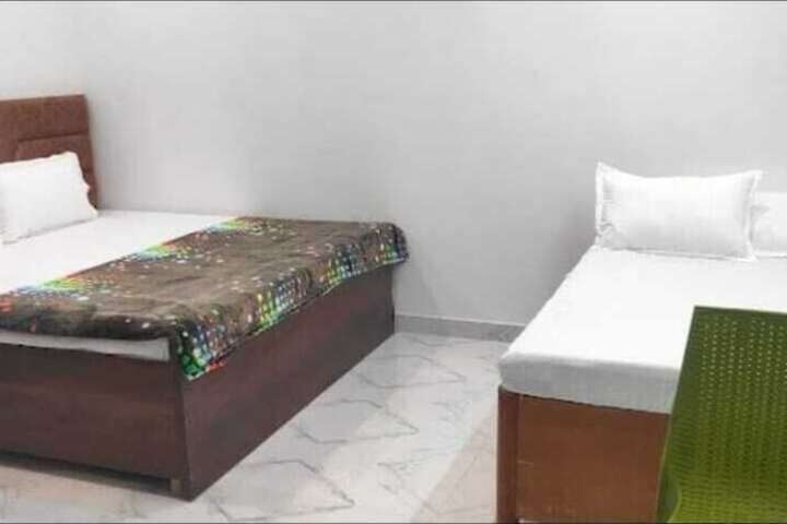 Room 5 of 18