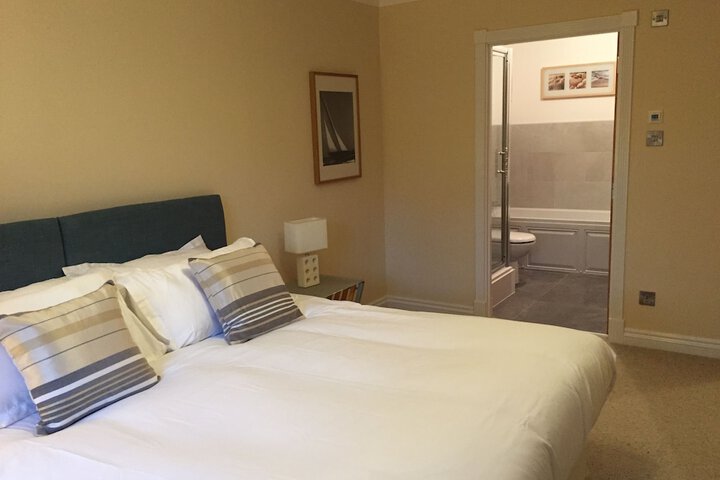 Room 2 of 74