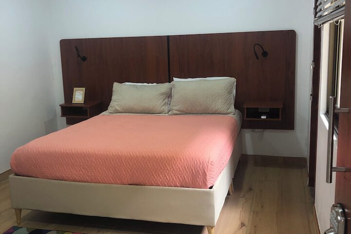 Room 7 of 27