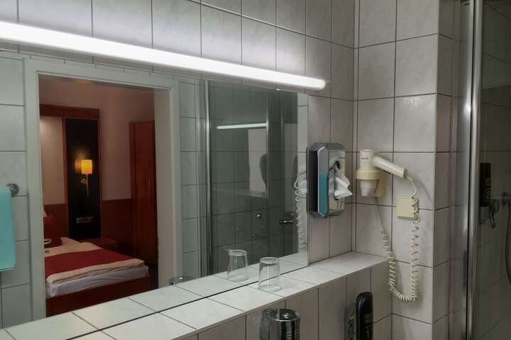 Room 27 of 45