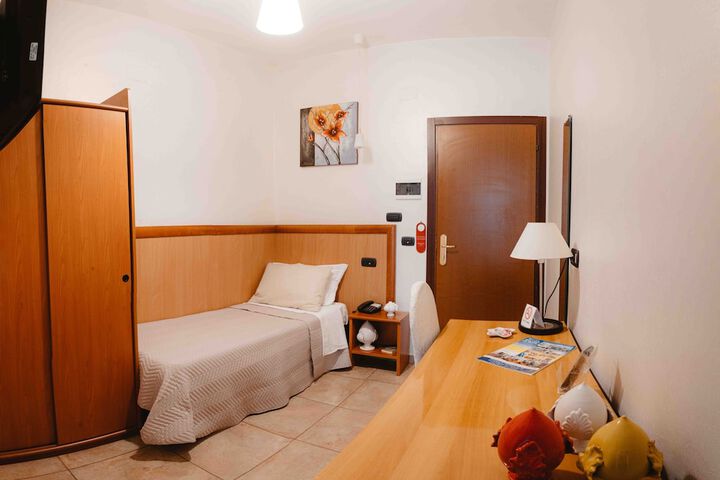 Room 28 of 72