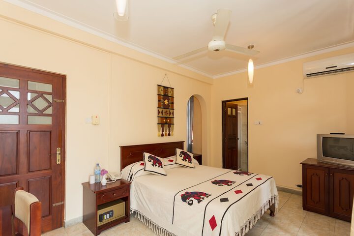 Room 4 of 40