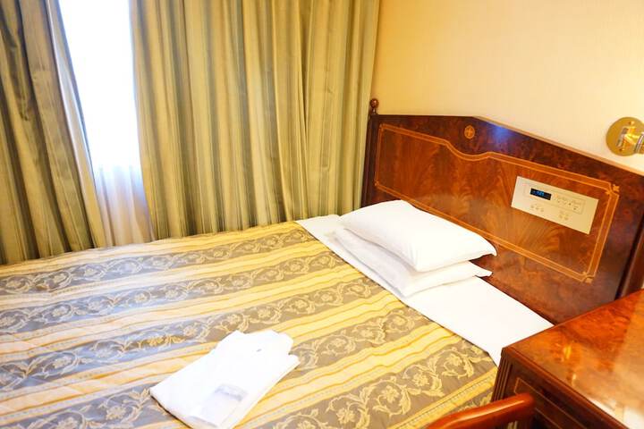 Room 12 of 35