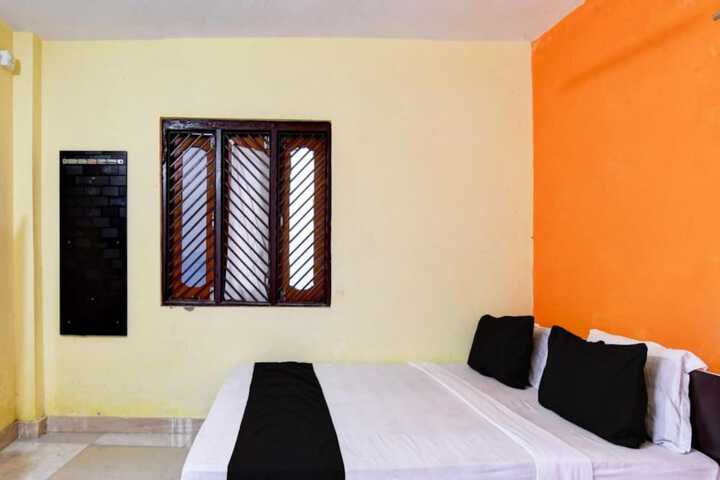 Room 7 of 16