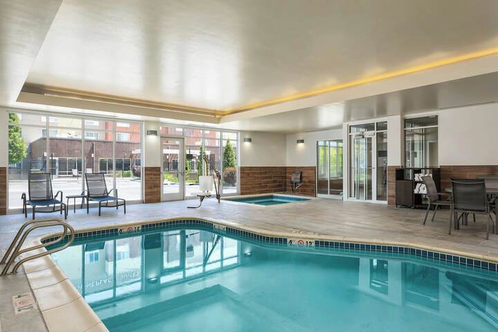 Hotel Pool