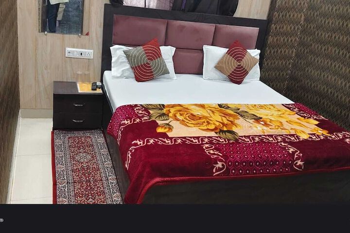 Room 11 of 13