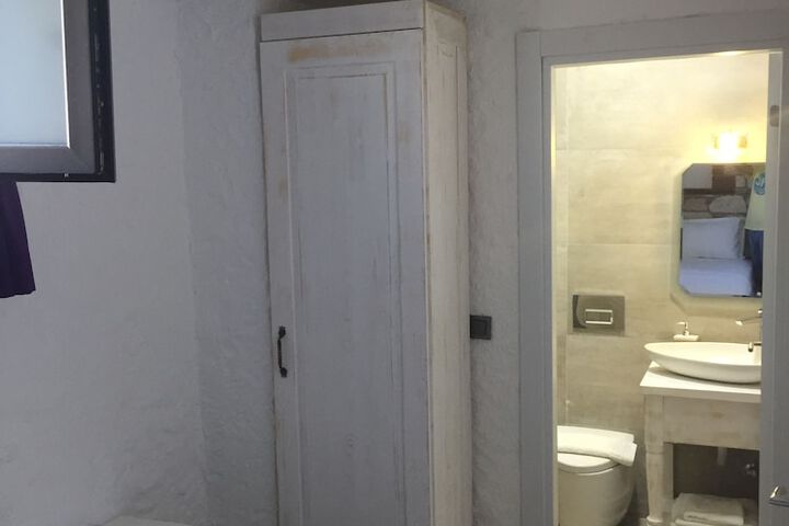 Room 10 of 16